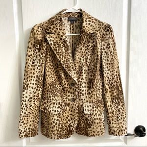 Size 6P  Classiques Entier Blazer in gorgeous leopard print Designer details!